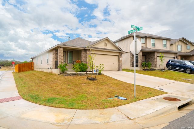 168 Honors St, Floresville, TX 78114