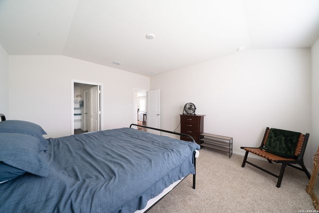 168 Honors St, Floresville, TX 78114