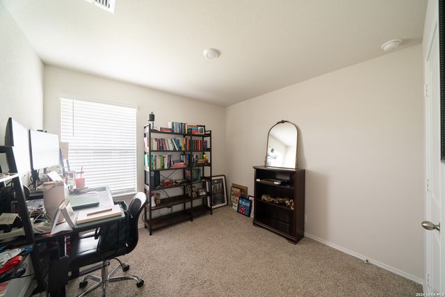 168 Honors St, Floresville, TX 78114