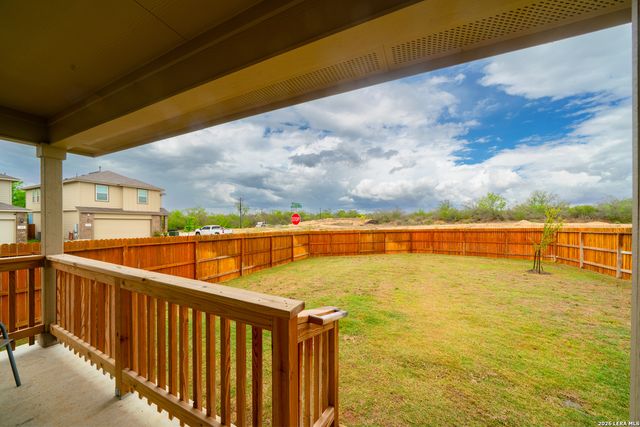 168 Honors St, Floresville, TX 78114