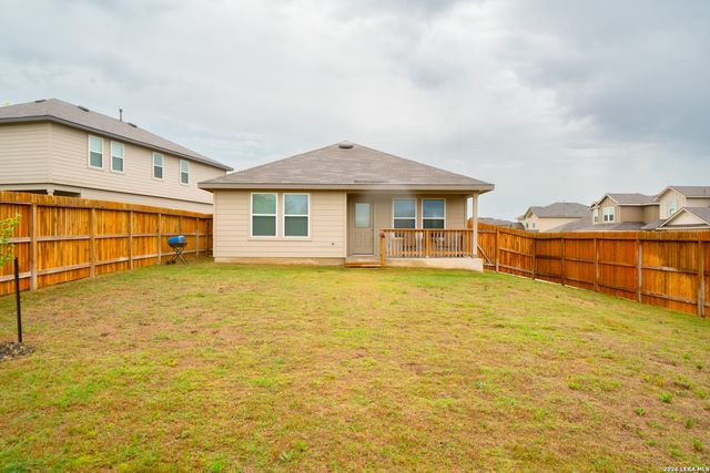 168 Honors St, Floresville, TX 78114