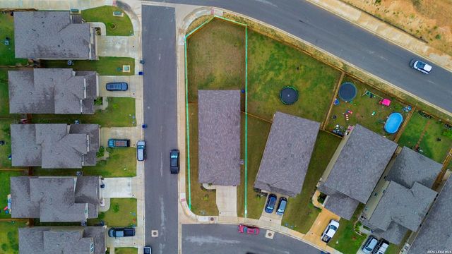 168 Honors St, Floresville, TX 78114
