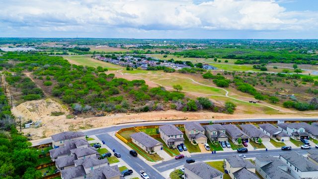 168 Honors St, Floresville, TX 78114