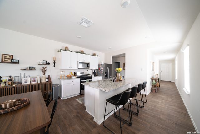 168 Honors St, Floresville, TX 78114