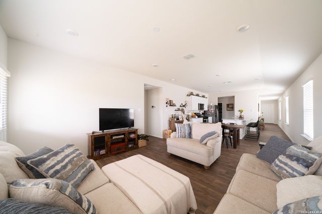 168 Honors St, Floresville, TX 78114