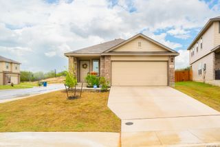 168 Honors St, Floresville, TX 78114