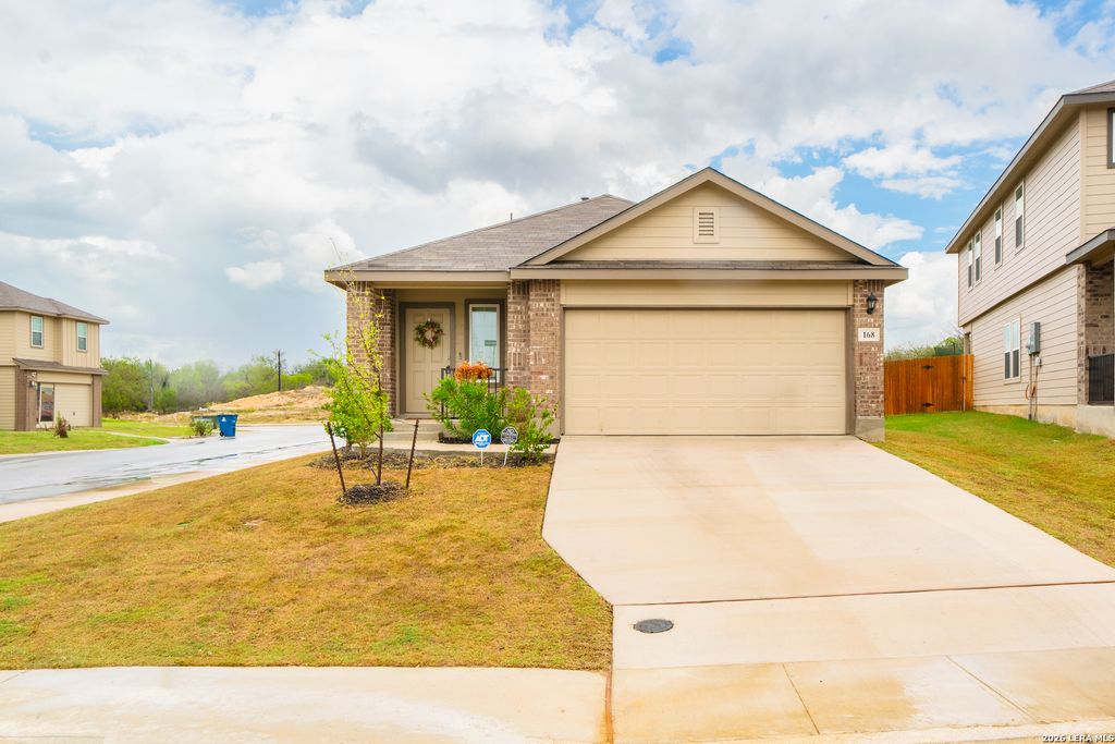168 Honors St, Floresville, TX 78114