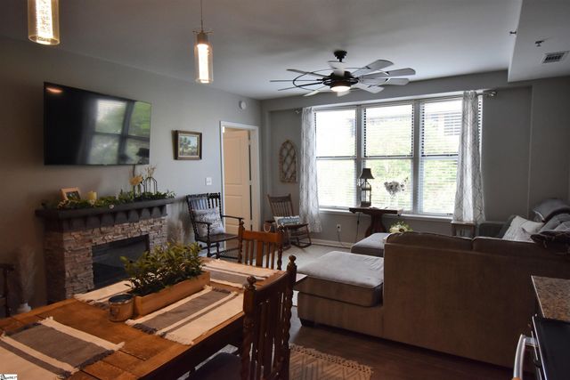 100 E Washington Street Apt 32, Greenville, SC 29601