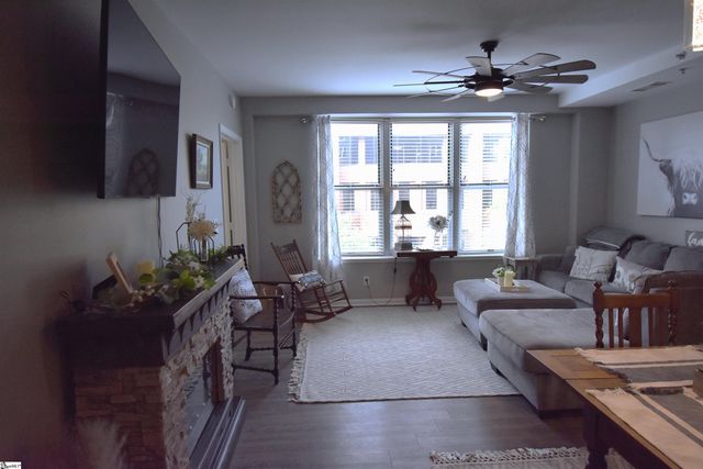 100 E Washington Street Apt 32, Greenville, SC 29601