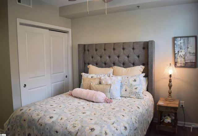 100 E Washington Street Apt 32, Greenville, SC 29601