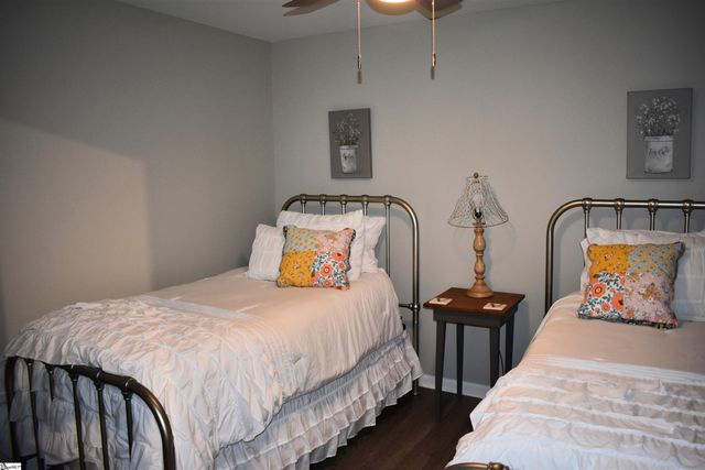 100 E Washington Street Apt 32, Greenville, SC 29601