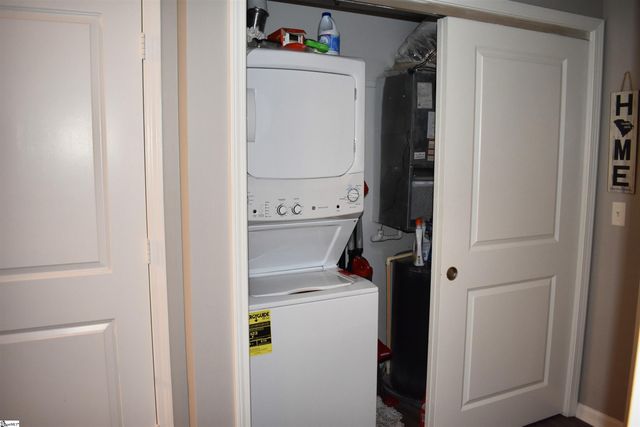 100 E Washington Street Apt 32, Greenville, SC 29601