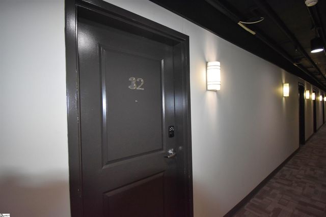 100 E Washington Street Apt 32, Greenville, SC 29601