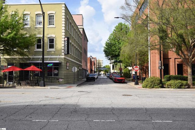 100 E Washington Street Apt 32, Greenville, SC 29601