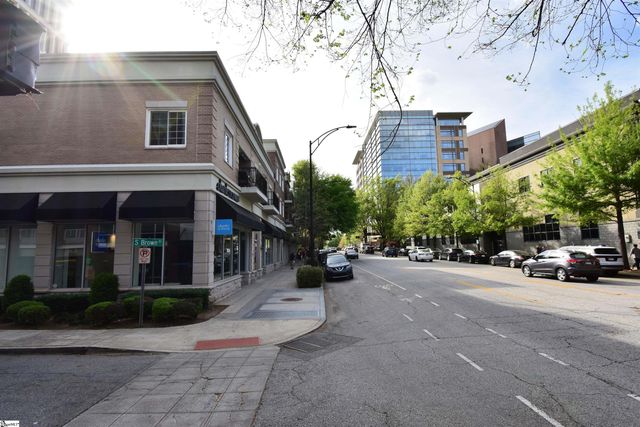 100 E Washington Street Apt 32, Greenville, SC 29601