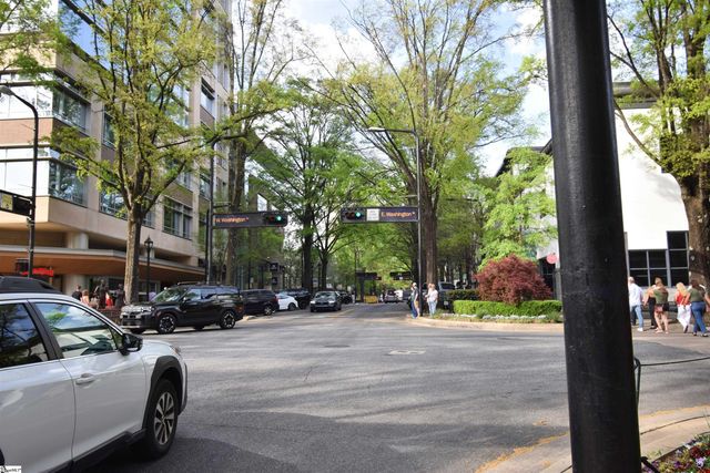 100 E Washington Street Apt 32, Greenville, SC 29601