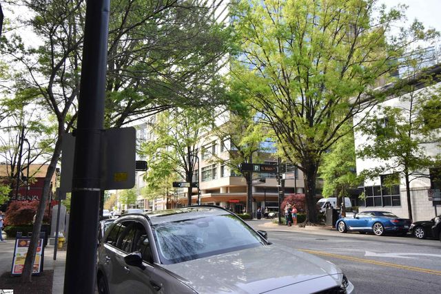 100 E Washington Street Apt 32, Greenville, SC 29601