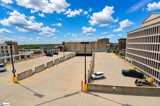 100 E Washington Street Apt 32, Greenville, SC 29601
