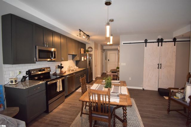 100 E Washington Street Apt 32, Greenville, SC 29601