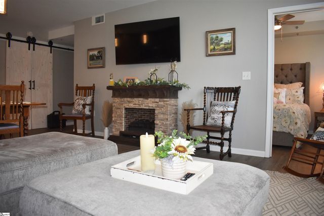 100 E Washington Street Apt 32, Greenville, SC 29601