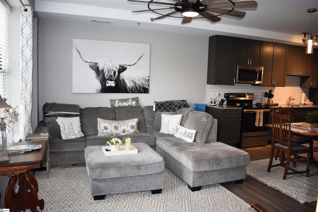 100 E Washington Street Apt 32, Greenville, SC 29601
