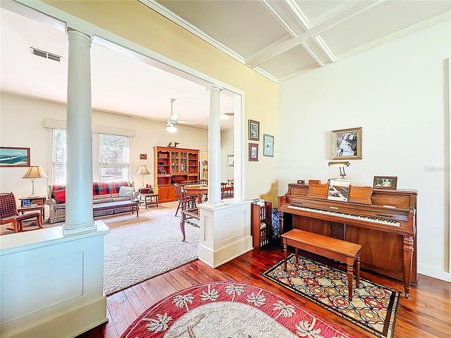 8408 LAKESHORE DRIVE, Yalaha, FL 34797