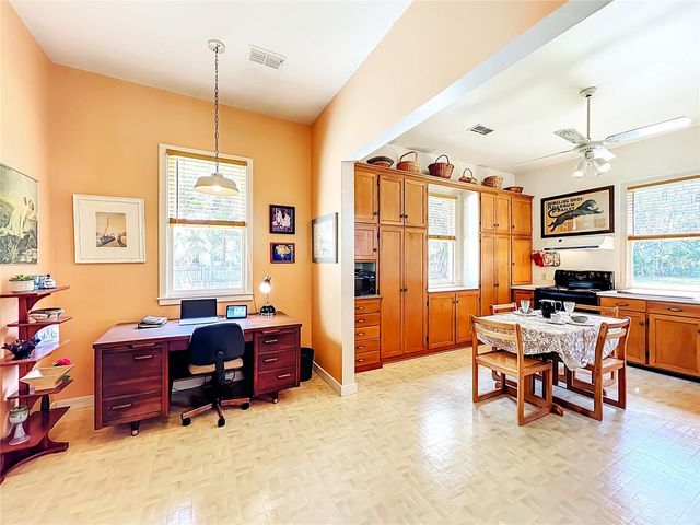 8408 LAKESHORE DRIVE, Yalaha, FL 34797