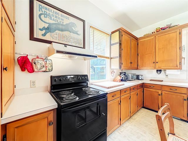 8408 LAKESHORE DRIVE, Yalaha, FL 34797