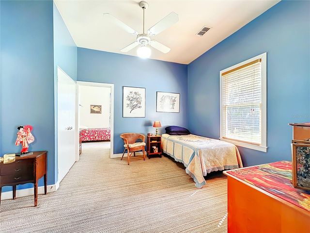 8408 LAKESHORE DRIVE, Yalaha, FL 34797