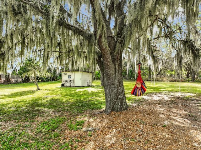 8408 LAKESHORE DRIVE, Yalaha, FL 34797