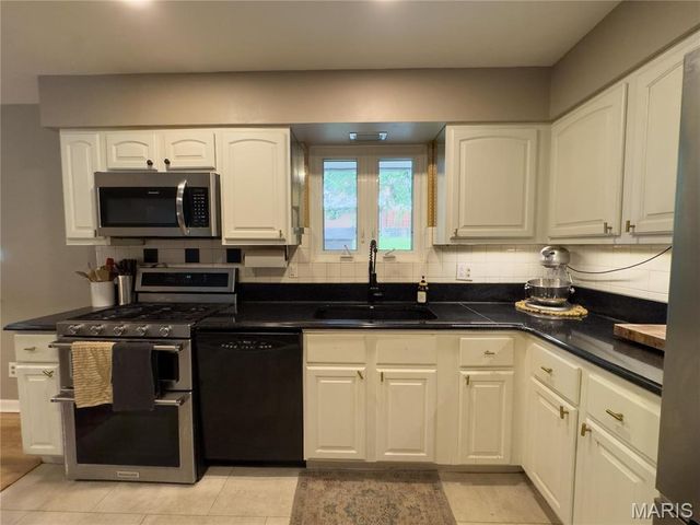 2035 Valmont Drive, Arnold, MO 63010