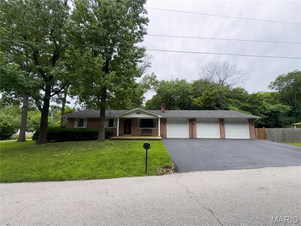 2035 Valmont Drive, Arnold, MO 63010