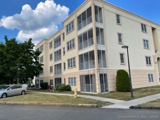 75 Washington Avenue 8-405, Hamden, CT 06518
