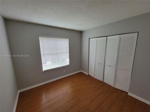 928 Falling Water Road, Weston, FL 33326