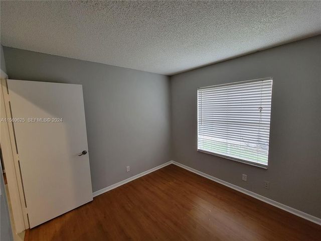 928 Falling Water Road, Weston, FL 33326