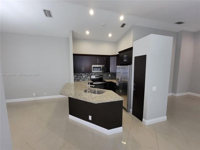 928 Falling Water Road, Weston, FL 33326