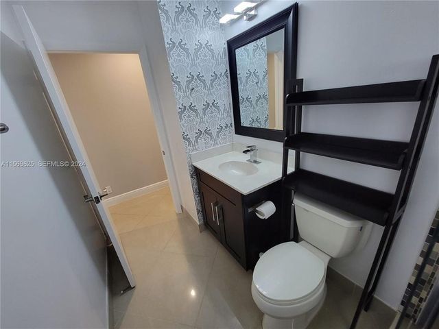 928 Falling Water Road, Weston, FL 33326