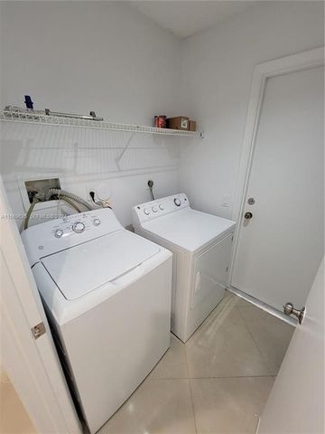 928 Falling Water Road, Weston, FL 33326