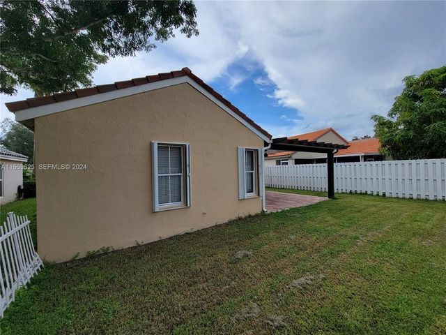 928 Falling Water Road, Weston, FL 33326