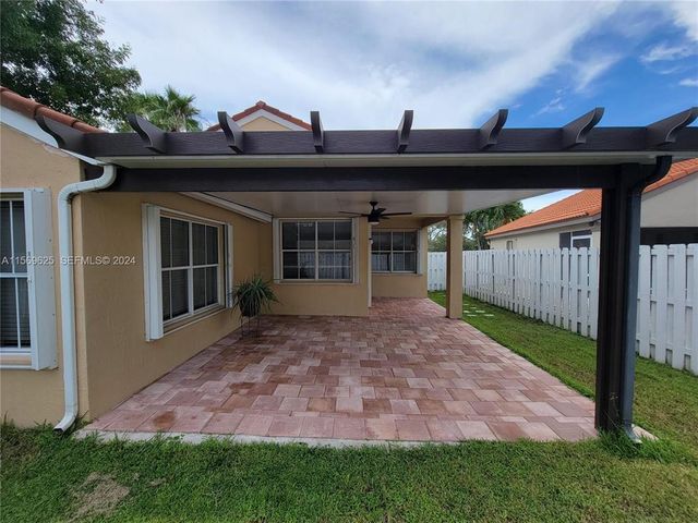 928 Falling Water Road, Weston, FL 33326