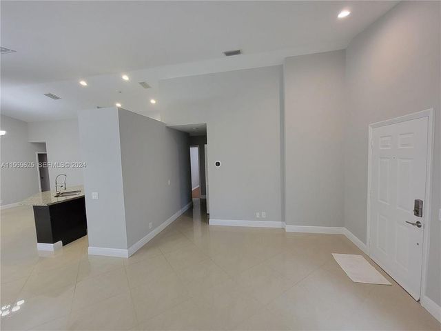 928 Falling Water Road, Weston, FL 33326