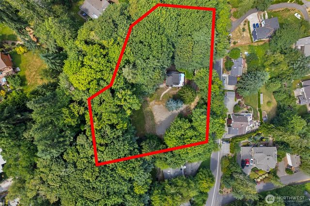 8233 NE 169th Street, Kenmore, WA 98028