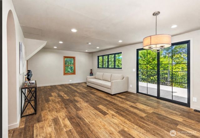 8233 NE 169th Street, Kenmore, WA 98028
