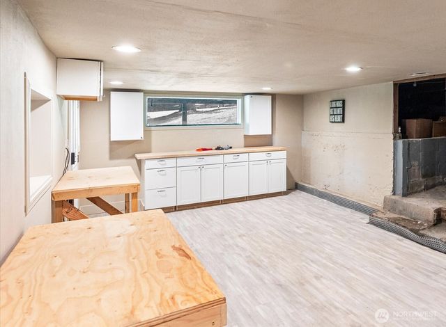 8233 NE 169th Street, Kenmore, WA 98028