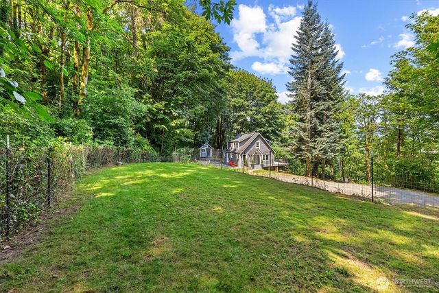 8233 NE 169th Street, Kenmore, WA 98028