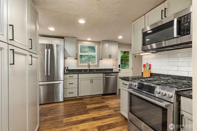 8233 NE 169th Street, Kenmore, WA 98028
