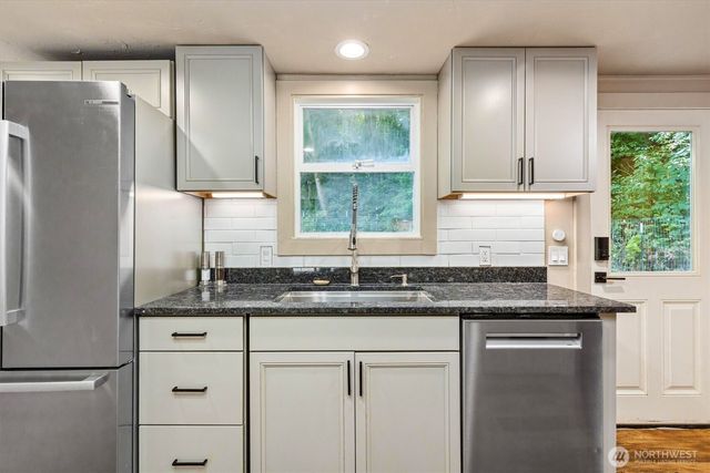 8233 NE 169th Street, Kenmore, WA 98028