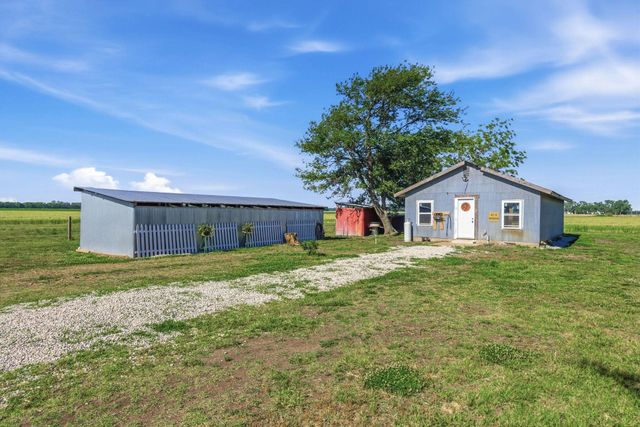 1625 E 60th Ave N, Belle Plaine, KS 67013