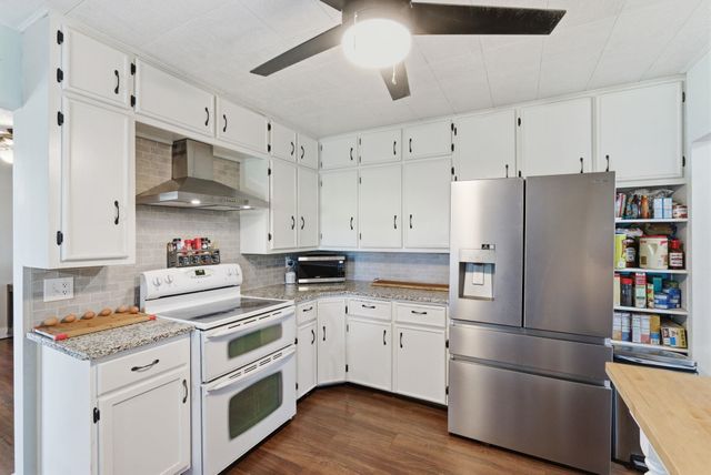 1625 E 60th Ave N, Belle Plaine, KS 67013