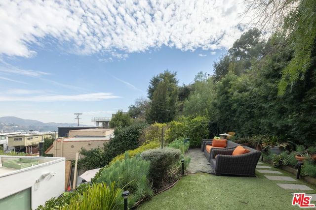 6835 Pacific View Drive, Los Angeles, CA 90068